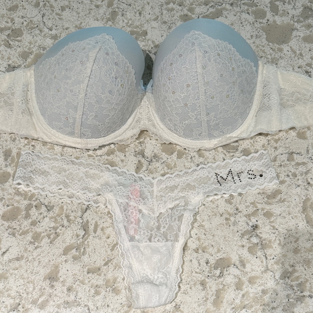 Victoria's Secret Lace Bra and Panty Set in White